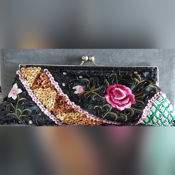 BLACK SATIN BEADED EVENING BAG - Picture 2 of 6